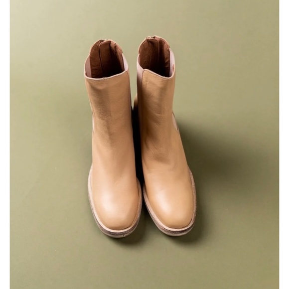 Free People Essential Chelsea Boots in antique white - Picture 4 of 6